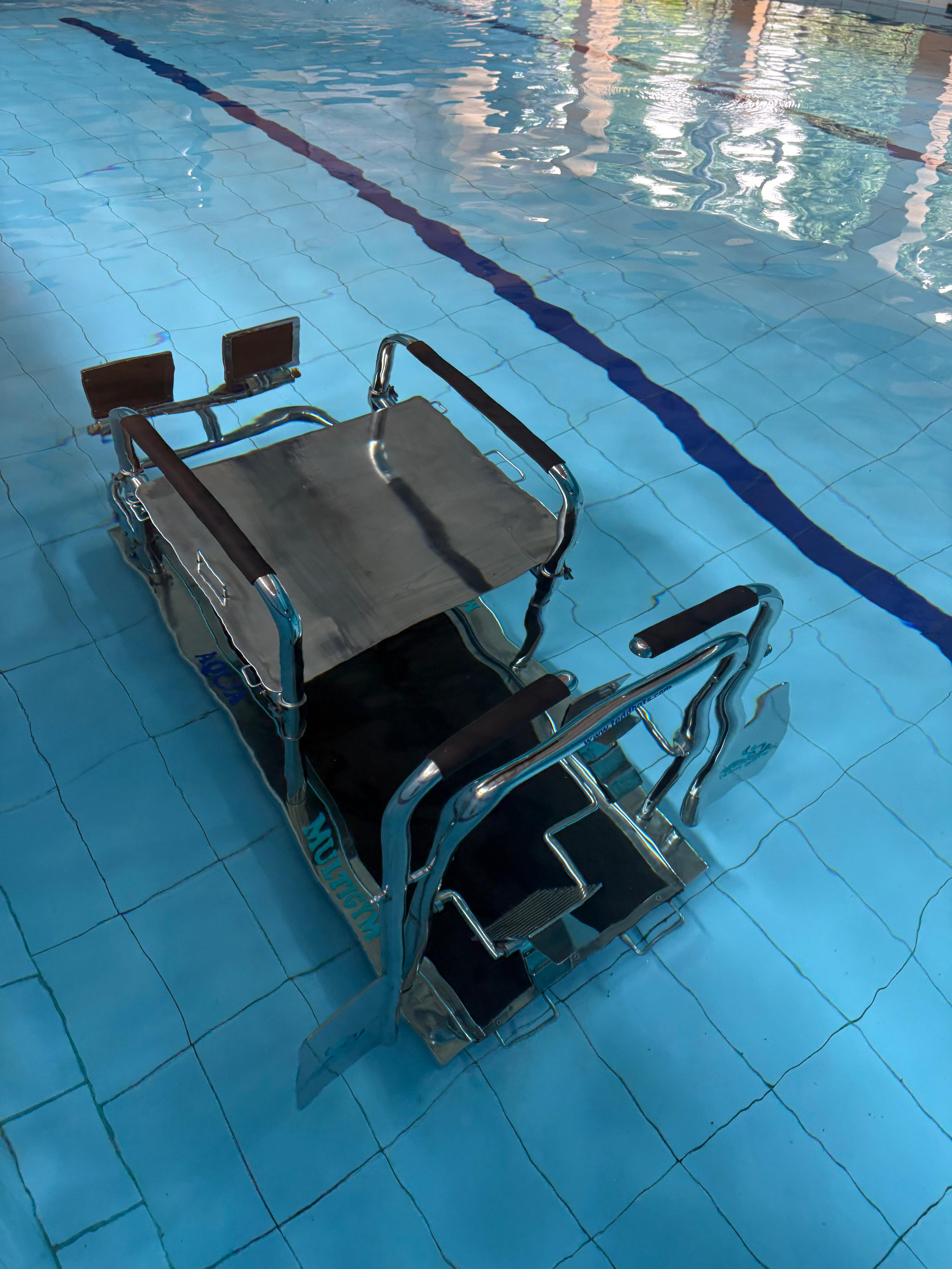 Aqua multigym for an in-pool wellness fitness feature